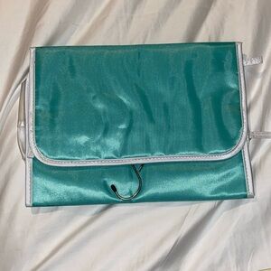 Travel toiletries bag